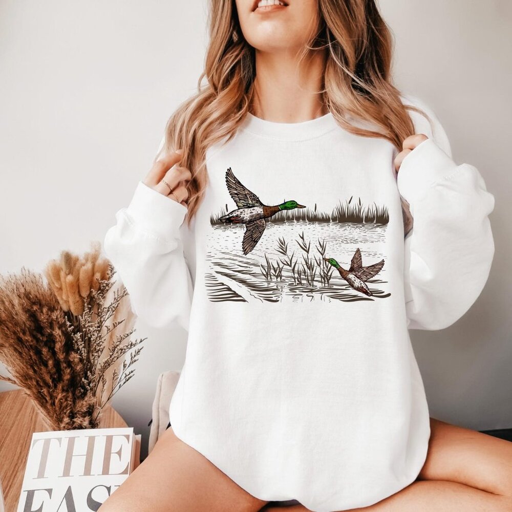 Retro Mallard Ducks Fall Sweatshirt, 90s Waterfowl Duck Outfit, Vintage Duck